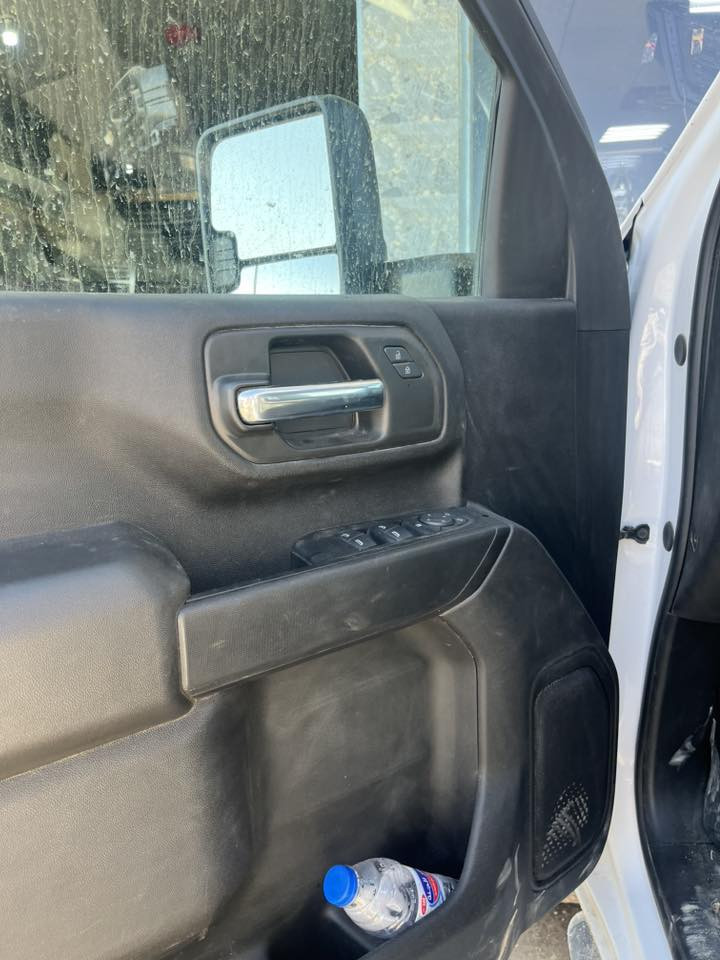 السلام عليكم سلفرادو HD 2024 مكينه 6.6بانزين كير 10نمر السياره كلين بدون حادث بدون غرق مرقمه انبار *********** السعر 3دفتر
