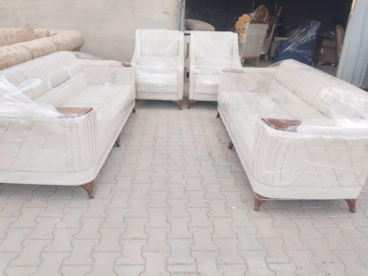 4 قطع اخو الجديد شرط 300 وتوصيل مجاني داخل كركوك ويرهم مراوس شعندك قنفات اشتري ***********
