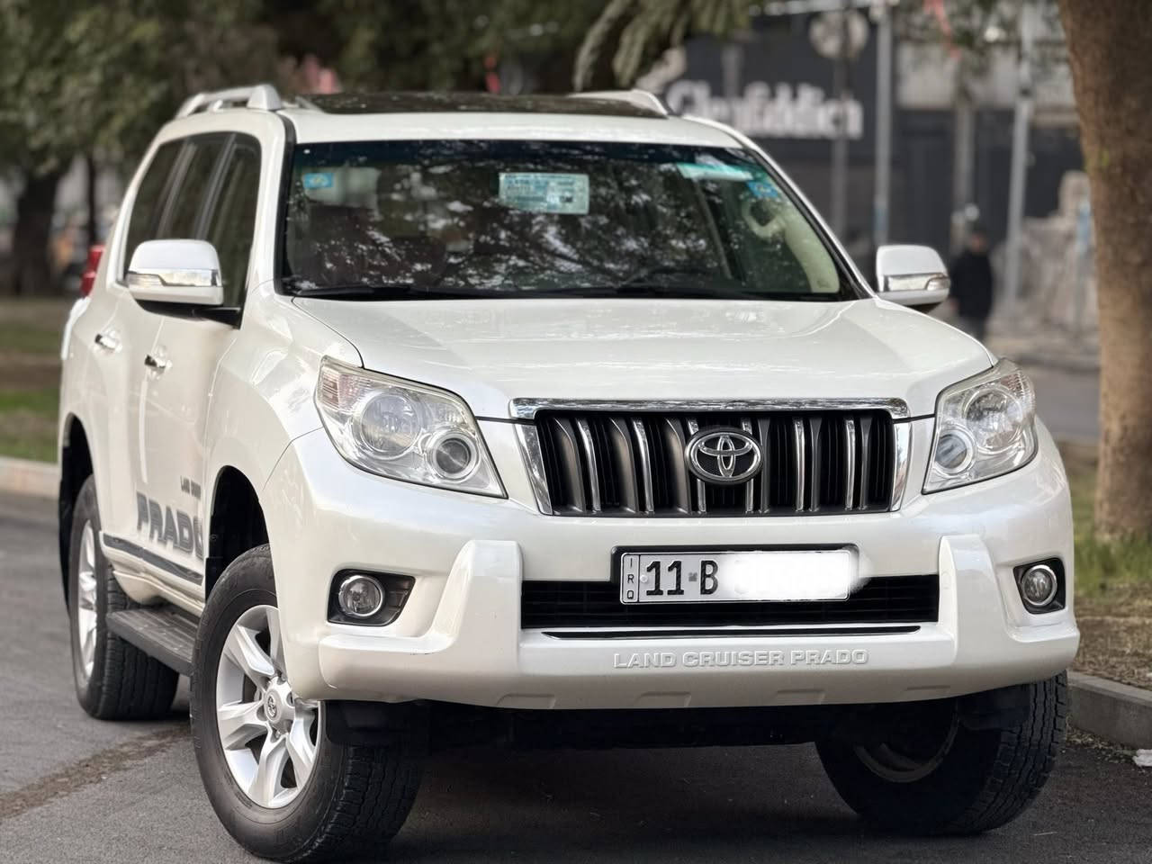 السلام عليكم
برادو 2013 كويتي شرط ( اخت الزيرو ) بعدهه بوضع الشركه 

السياره جديده لوك شرط كلهه شركه بعدهه بوضع الزيرو جديد 

المواصفات فول ١/١ كويتي معروف الساير  السبير والعده مامستخدمات زيرو جديد بشكل مكفوله من الصبغ والبارد ومن كلشي حته مكفوله حته البلاستك كفاله محرك كير صدر تخم تاير بعده كله جديد  ونعومته خير من الله ماشيه ٨٠ الف وعل فحص عل شرط استخدام شخص من الشركه لحد هسه عدنه الموصفات كويتي فول 

فتحه سلايت 

بصمه 

١٠ايرباك 

دبل  تانكي 

هوك خلفي 

مري شفط وترحيب

فول تحكم استيرن 

كروز سرعه 

داخل صاج ملكي 

دركه صاج 

كشنات جلد وبعدهن بنايلون الشركه وال ٧ راكب بعده مامفتوح 

سبير معلك 

محرك 6 سلندر 4000

دفع رباعي 4x4 

7 راكب 

السياره جديده وبل عافيه عل ياخذهه 

مكان السياره بغداد البلديات 

رقم بغداد الدولي سنويه وهزه جديده 

رقمي ***********
