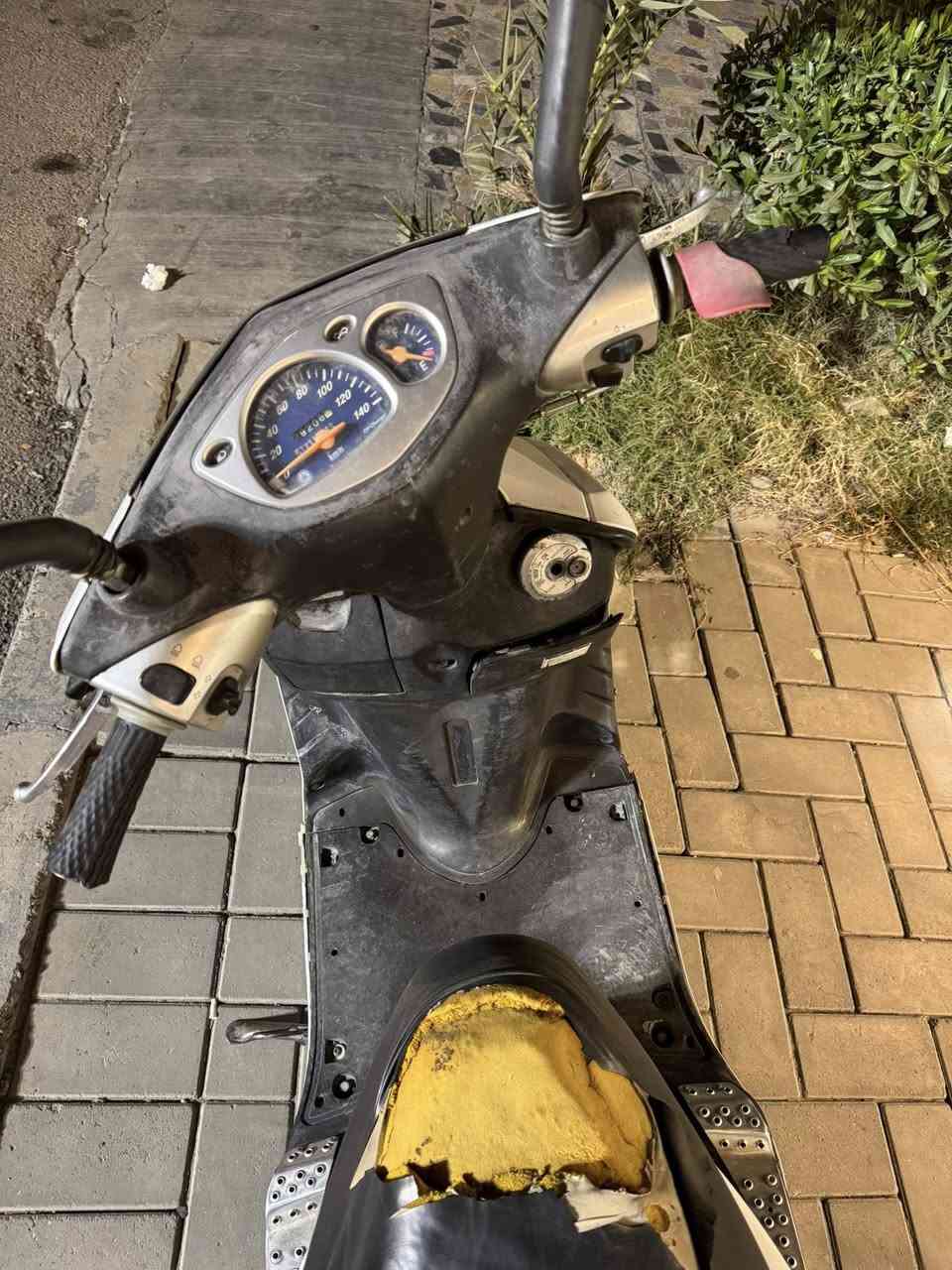 السلام عليكم سكنس  نثيه للبيع مكينه مكفوله كهربائياتهة كلهة شغالة  بيهة نواقص قليله مثل ماموضح بل صوره  المكان بغداد المنصور الاستفسار*********** 
السعر400 وبيهة مجال للشراي
