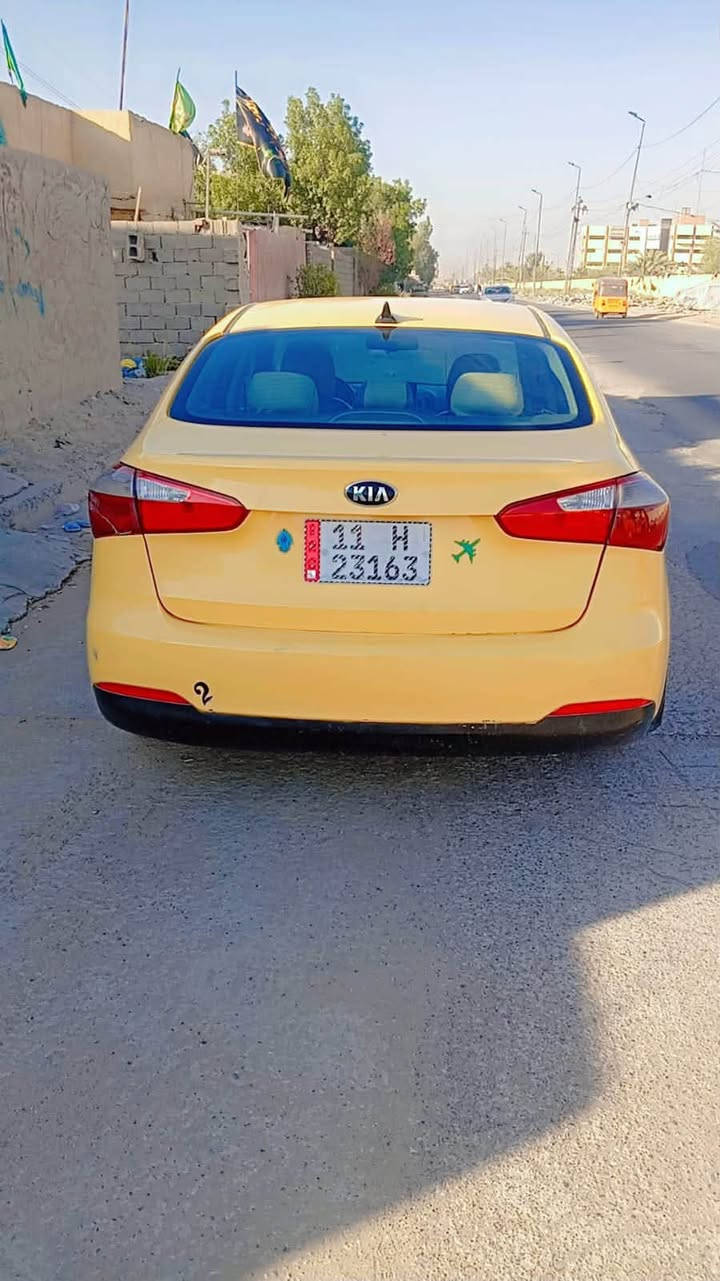 يا الله سلام عليكم شباب كيه فورتي 16 
حدثه حافت البنيد وجاملق الايمن فقط 
مكينه وكير خير من الله  منضومه تبريد جديده
شرط ❄️ هيه وقرامه امصفره تخم تاير جديد 
منضومه زنون  السياره خير من الله 
العنوان بقداد   شهده العبيدي 
سنويه 29 سياره بسمي 
سعره 103وبيه مجال لطيبين 
رقم الهاتف ***********
