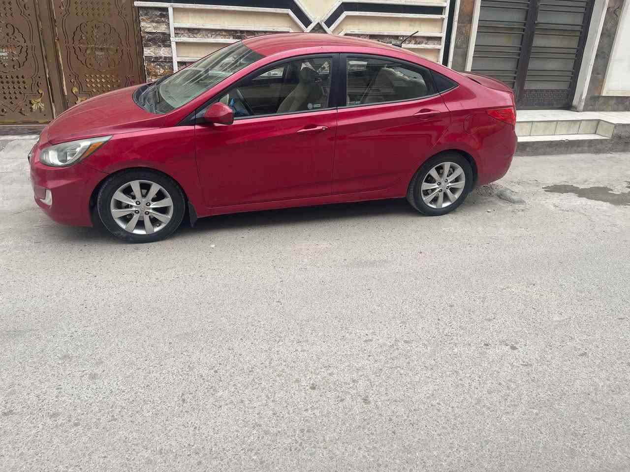 السلام عليكم اكسنت 2012 محرك كير كهربائيات تبريد كله كامل وشغال محرك جي دي اي سعرهه 85 وبيهه مجال بااسمي السياره ***********
