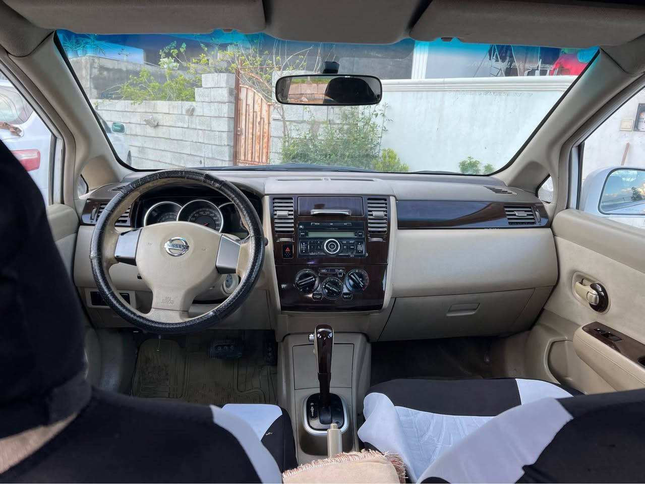 نيسان تيدا 2011گيرتؤماتيك ناوزةرد نموونة لةجواني مالي فةقيرة 
سةنةوي بةسةر چووة 
تاحويل خرامة براوةًبةشةرت پيشو بشتي 

كةپسة 

ناو كةلةكاني هيجي پيوةنية بةشةرت سةقفي بؤياخي نية كةميك ساردةي هةية 

سيارةكة هةرزانة خواربازار نةبوو نةتةويت
ناونيشان رانية ***********
*********** رانية, السليمانية
