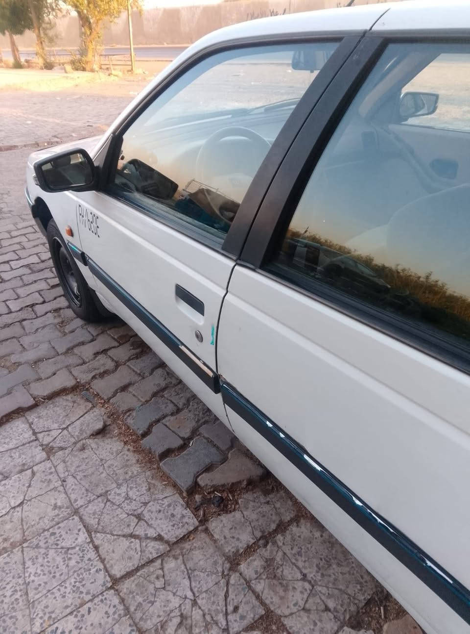 السلام عليكم بيجو 405/موديل 9 كير محرك وتبريد باتري جديد بلكات دسكات  راديتر تلث سروات وكمبريسر تبريد جديد سياره جاهزة وبسمي رقم نكليزي تحويل ثاني يوم سياره نضيف وحلوه السعر 32ةوبيه مجال قليل رقم الهاتف ***********
