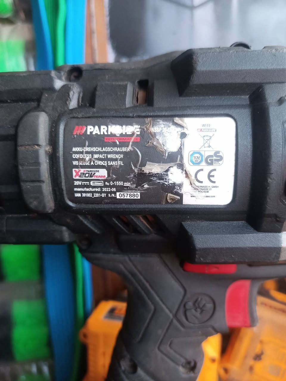 سلام وعليكم دريل الماني اصلي طوبه حمره دريل راقي والله مستخدم وشغال على فحص تريده فارغ سعره 15 تريد بطاريته ويه سعر بطاريه 15 يصير 30 بدون شاحنه مكاني ديالى بعقوبة تحرير ***********
