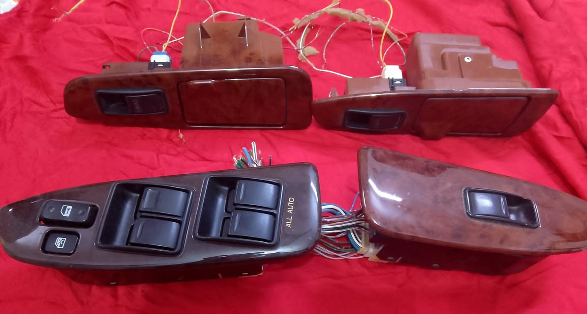 دكم جام+ كونترول حاويه جديد ياباني+ الفيش مالت جنون ملكه راس الثور جيب وشد كبل سعر القطعه 10 الاف الكونترول 25 الف 
(‏‪0 773 402 1671‬‏)
