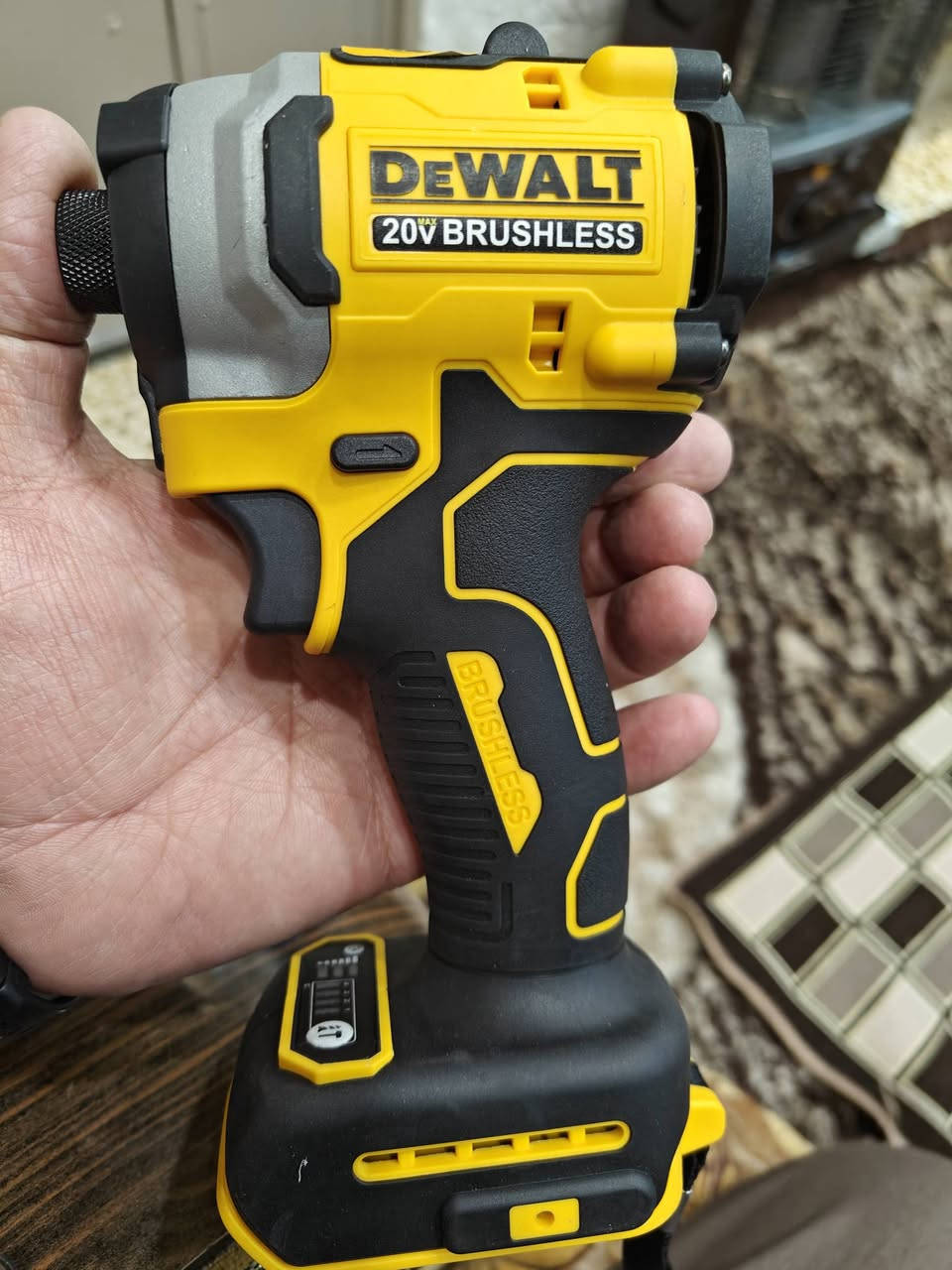 للبيع دريل انباكت ديولت فقط بطاريه معاه بدون شاحنه السعر 60 قفل للتواصل ***********
