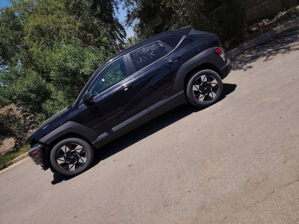 (السلام عليكم)
    (للبيع هونداي كونا موديل 24) 
    أبيعها ع وضعها بدون تصليح 
         دخول جديد منفيست باسمي تحويل مباشر 
محرك 2000 دوش ماشيا 20 الف مايل 
بصمة تشغيل وبصمة فتح أبواب وتشغيل عن بعد 
رادارات أمامي وخلفي وجانبي 
اشاير بالمري ونقطة عمياء 
فول تحكم استيرن 
ويل كب كروم 
فور ويل 
فول تحكم استيرن 
وباقي المواصفات معروفة 
مكان السيارة بغداد حي العامل السعر ب (110) وبيه مجال بسيط للشراي للاستفسار الاتصال على الرقم التالي (***********) بغداد, العراق
