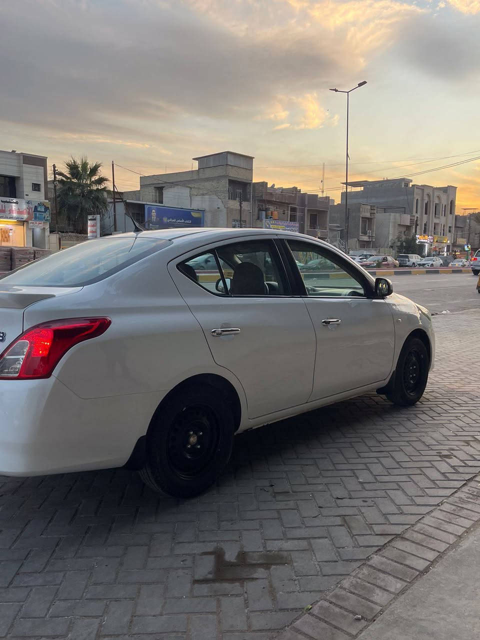 السلام عليكم صني هندي ام الابليتة الزركة موديل 21 ماشية 47 بيه صبغ نص جاملغ والجاملغ الثاني جان بي بارد وبدلتة بواحد اصلي والقديم موجود السيارة جديدة السعر 108 وبيه مجال مكان الشعب للاتصال ***********
