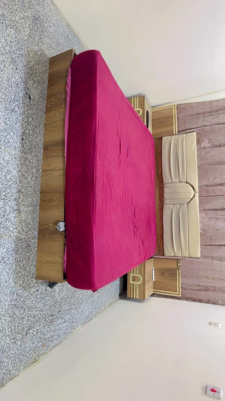 السلام عليكم غراض بيت كامله ونضافه شوفت عينكم وبيهن مجال للبيع شلعه
وحده
غرفه نوم مع مرايه كبيره ورفوف
هيترات جدد عدد2
براد مي
مكنسه كهربائيه شبه جديده
مبرده حجم كبير نضافه ٩٩بالميه مع العلم الغرفه وياها دوشك نفرين وشاشه tclاخر موديل بيها فطر داخلي دااااخلي يعني لبلازمه تصليحها فقط بالصناعي
لبيع شلعه وحده للتواصل وللاستفسار
واتساب (***********)
