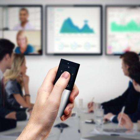 جهاز التحكم عن بعد بالوسائط المتعددة Satechi R2 Bluetooth Multimedia Remote Control..

الاتصال: تقنية Bluetooth 5.0 بمدى يصل إلى 10 أمتار.

الوضع المزدوج: يحتوي على مفتاح تبديل بين وضع الوسائط المتعددة (للتحكم في الموسيقى والفيديو) ووضع العرض التقديمي (لتحكم في PowerPoint وKeynote).

الميزات: أزرار للتحكم في مستوى الصوت، التشغيل/الإيقاف المؤقت، الوصول إلى Siri، ولوحة مفاتيح افتراضية.

البطارية: قابلة لإعادة الشحن عبر منفذ USB-C، وتدوم حتى 6 أشهر بشحنة واحدة.


**إذا كنت صاحب هذا الإعلان وتريد حذفه لأي سبب، رجاءا أرسل رسالة إلى الدعم الفني**