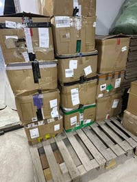 شباب بضاعه أوربيه ميكس الاغلب ملابس 70  بل 100   خاليه  من الحديد كلها...