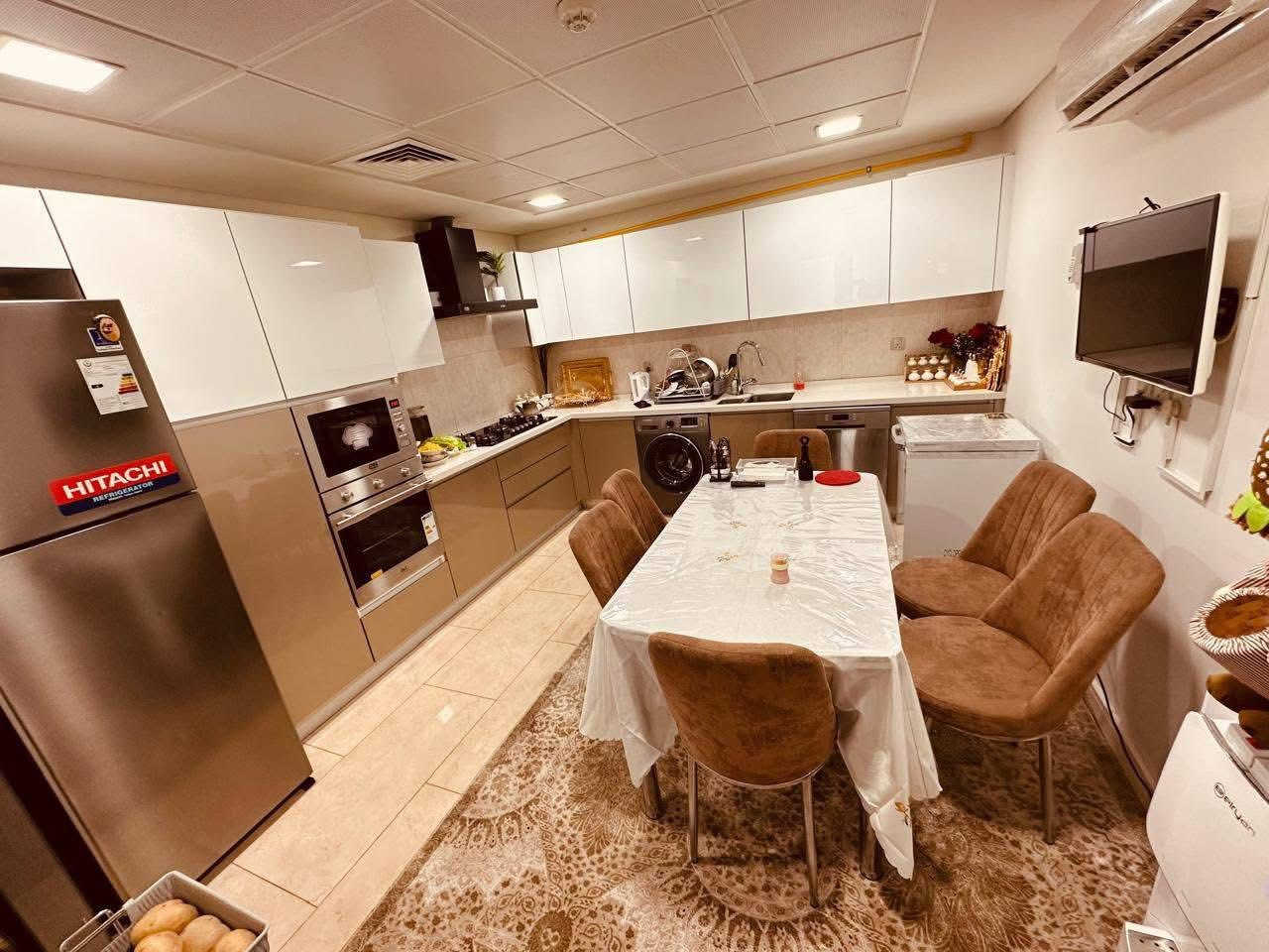 مجمع جواهر دجله بغداد الكاظميه شارع المحيط مجاور منتجع العبسلي
‏شقة للبيع
تباع مؤثثه كامله 
تحتوي على ثلاث غرف
غرفه ماستر
حمامين حمام واحد مشترك
صاله مطبخ
كامله مابيه اي نقص
بيه عشر اطنان تبريد 
***********
ما متوفر عل فيس فقط رقم
