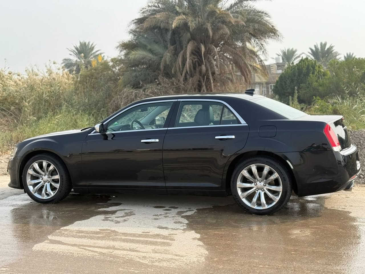للبيع: كرايسلر 300 C وارد أمريكي  2018

ماشية 50 الف  فقط على وضع شركة شرط

حجم المحرك 3600

السيارة
بيها قطعه وحده تبديل   فقططط جاملغ امامي جهة السائق بدون دواخل بدون ايرباكات بشرط

مواصفات السيارة

حساسات أمامية وخلفية
ومصابيح أمامية زينون مع LED بلوجكتر
ويل قياس 20 إنج
شاشة كبيرة مع نظام ملاحة (GPS)
سستم صوت الباين كامل مع دمام خلفي
كراسي جلد طبيعي بشعار S
مقاعد أمامية كهربائية (عدد 2) + تدفئة
تشغيل عن بُعد
تدفئة ستيرن
محدد سرعة
كاميرا خلفية دوارة
دخول ذكي (بصمة)
تبريد مركزي قطعتين
بصمتة ابواب
شاشه ابل كار بلي واندرويد اوتو 
شفتات ستيرن 
فول تحكمات ستيرن
جامات اوتو

للتوضيح :  رقم بغداد باسمي تحويل ثاني يوم ..گير ومحرك وكهربائيات وتبريد وتخم تايرات تايوندي وحداديه كله بشرط الفحص گلوب واحد مامشتغل بيها وسيارة ترايهه شركه  

مكان السياره بابل المسيب 

السعر ( 235 ) وبيها مجال 

للتواصل
واتساب أو اتصال أو على الرقم ***********
