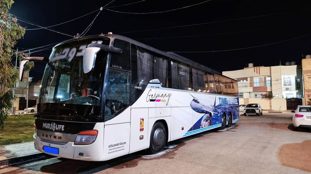 السلام عليكم جي تية للبيع مكينة ٨ ثمانية كير سطر ٥٩ نفر
موديل ٢٠٠٦ اصل تبريد صيني السيارة مفحوصة عترقيم 
السيارة جاهزة  مراوس بجمسي أو بيع
الرقم للأتصال:
***********
