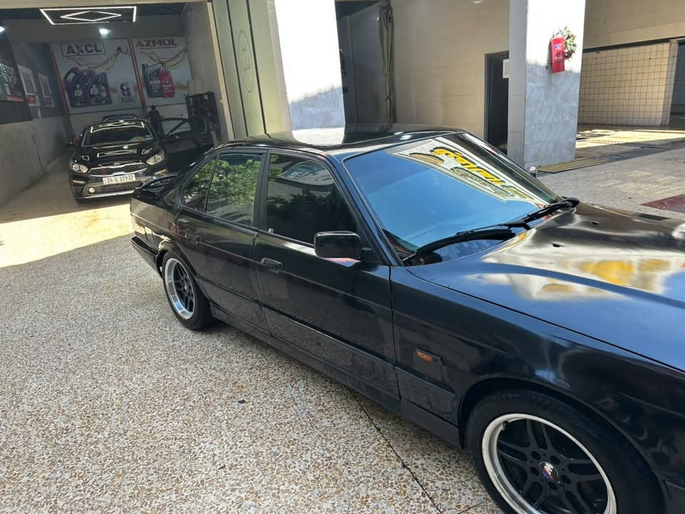 Bmw530v8 1993 
كير عادي 
السيارة جديدة 
كير محرك اكسل مكفولة
تبريد ثلج 
دبات كورسا على رمونت
مراوح كهربائية 
وارد ياباني
***********
