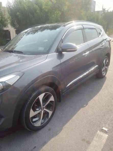 توسان خليجي موديل 2017 بانوراما سلايد محرك 2000 دوش بيها صبغ صفحة السايق بدون دواخل  كير محرك صدر تخم تأير تبريد تدفئ شاشة تاب كامرة مرئي شفط ترحيب السعر(145) مكان سيارة بغداد حي العامل  الاتصال ***********
