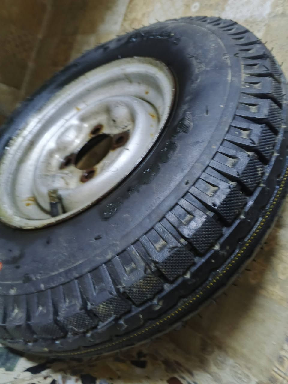 سبير  تكتك التاير جديد الويل مال 22وعشرين 
شراي يتصل ***********
