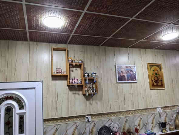 السلام عليكم بيت 100متر طابقين طابو صرف داخل بغداد ابودشير يم بيت اجباره بيت جديد كله سيراميك ارضيه وجدران يحتوي على 4غرف نوم وستقبال اوحولي زائد صحيات اوحمامات مشترك 3 ....2جوه.  والثاني فوك يحتوي على محل خارجي السعر ١٥٠اوبي مجال
***********
