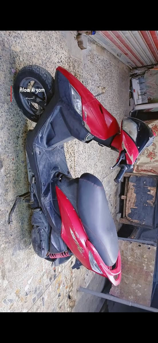 رمبة الدراجة مابيهة اي نقص ماعدة الكفرات مطخطخة من الرمبة مكينة مكفولة وكفرات ختم واحد ٧٢٥ وبيهة مجال للطيبين ***********
