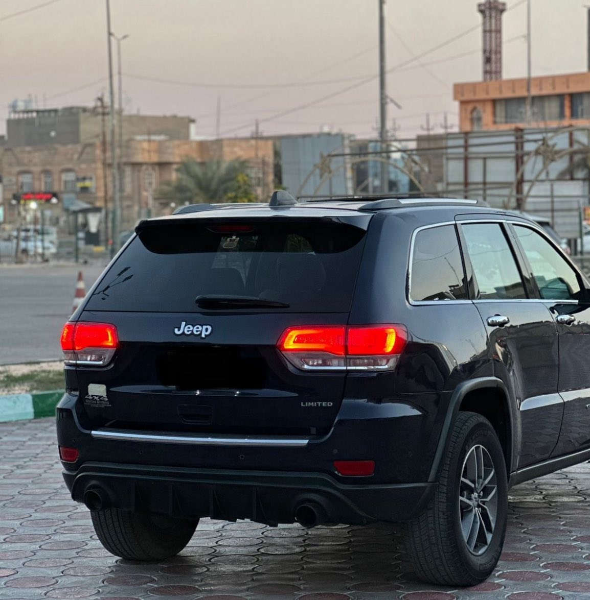 السلام عليكم
جيب  موديل 2017 فول اعلى فئه مواصفات.1/1

رقم بغداد.بأسمي

المواصفات:

بانوراما قطعتين

رادارجانبي.امامي

نظام مانع تصادم

كراسي جلد اصلي 

كراسي اثنين كهربائي 

كراسي (تدفئة.وتبريد)

تحكم كهرباء بالاستيرن

هيتر بالستيرن

كروز تثبيت السرعه.

المري الجانبية شفط

هيترات بالمري

عاكس.ضوء بالمري

اشاير بالمري

شاشة الاعطال

كامره   

تشغيل عن بعد

محرك 6 سلندر3600

فور  ويل 4×4

بيه5قطع صبغ أبع حزام

السعر 180

مكاني بغداد البياع

الاستفسار ***********
