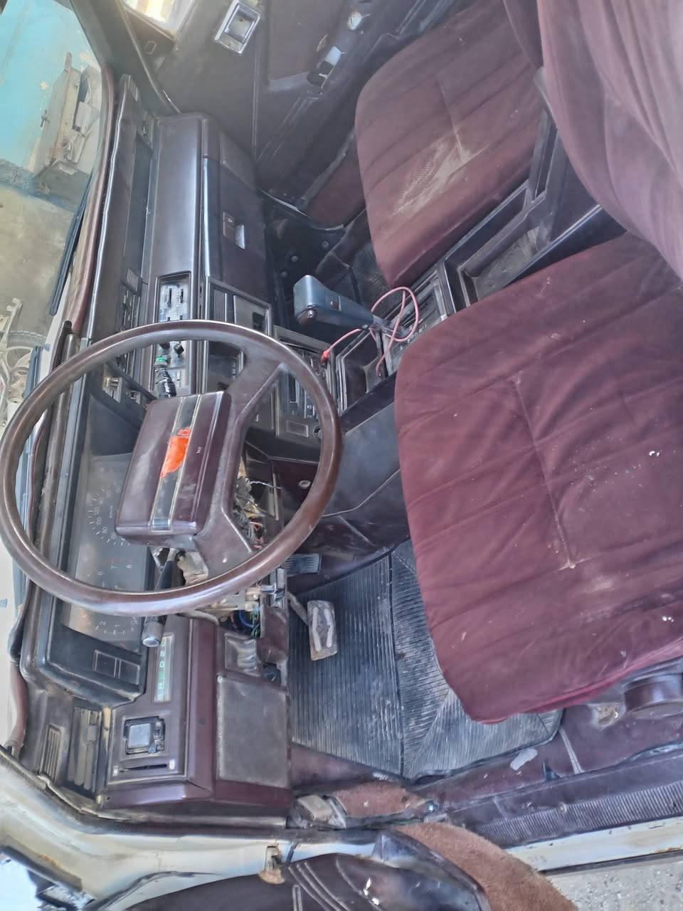 سياره سوبر موديل 84 كير مكينه اكسن شاصي مكفول كهربائيات كلها شغاله سنويه منتهيه سنه غرامه السنويه عليه السعر 22وبيه مجال***********
