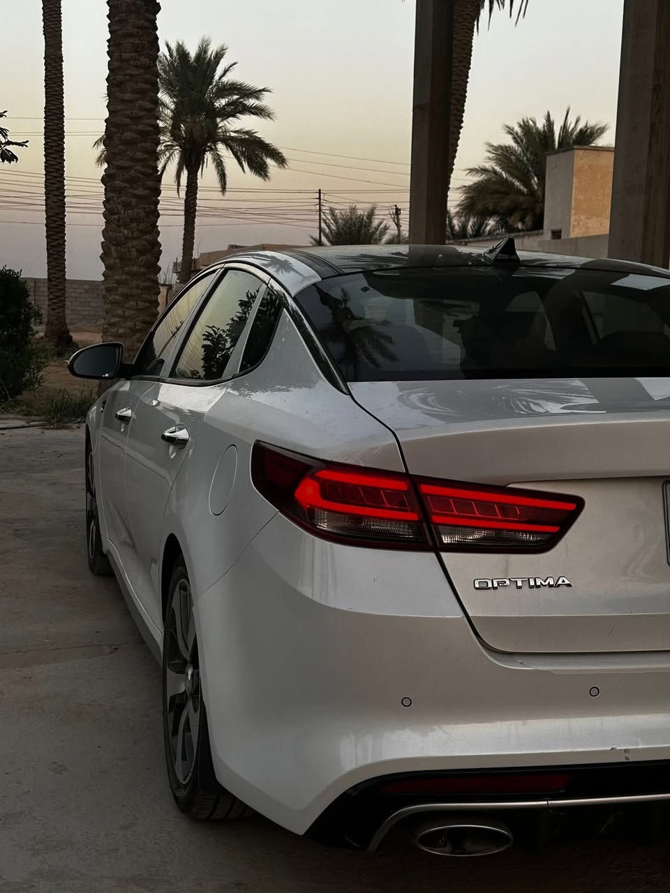 العداد: 165,000 كم (حقيقي)
المحرك: 2400 سي سي

الحالة: مكفولة كفالة عامة من الصبغ والتبديل – السيارة بحالة ممتازة جداً

المواصفات:

 • تشغيل بصمة عدد 2

 • فتحة بانوراما

 • شاشة نافيجيشن مع نظام Apple CarPlay

 • تحكم كامل من المقود (ستيرن) + ستيرن رياضي حرف D

 • 3 وضعيات قيادة

 • كراسي جلد كهربائية مع تدفئة وتبريد

 • خزن كراسي (ميموري)

 • داخلية لون ماروني

 • حساسات أمامية وخلفية

 • 4 كاميرات مع كاميرا خلفية دوّارة

 • رادار نقاط عمياء جانبي وخلفي

 • تدفئة في المقود

 • أضواء زينون بعدسة متحركة مع المقود

 • إضاءة LED نهارية/ليلية + ضوء خلفي LED

 • نظام صوت Harman Kardon مع 10 سماعات + مضخم أمامي وخلفي

 • 12 وسادة هوائية (Airbag)

 • زرار إضاءة (Fog Light)

 • مساحات أوتوماتيكية عند المطر

 • هاند بريك بصمة + نظام Auto Hold

 • نظام تحديد المسار

 • مرايا جانبية كهربائية – قابلة للطي – مع تدفئة

 • صندوق ذكي يفتح عند الاقتراب

 • نظام تبريد مزدوج (ثلاجة قطعتين)

 • هوائي (أريل) طيّارة مع نافيجيشن

 • النوافذ الأمامية أوتوماتيكية

 • دبل كزوز (عادم مزدوج)

الــسعر _175

للتواصل:   2016

*رجـــاءً بـس الـشراي يـتصل

📍 الموقع: بغداد – أبو غريب

رقم الهاتف:***********
