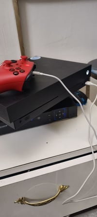 جهاز اكس بوكس ون اكس ذاكره واحد تيرا  يجي ويا جوستك بدون بطاريه نظافته...