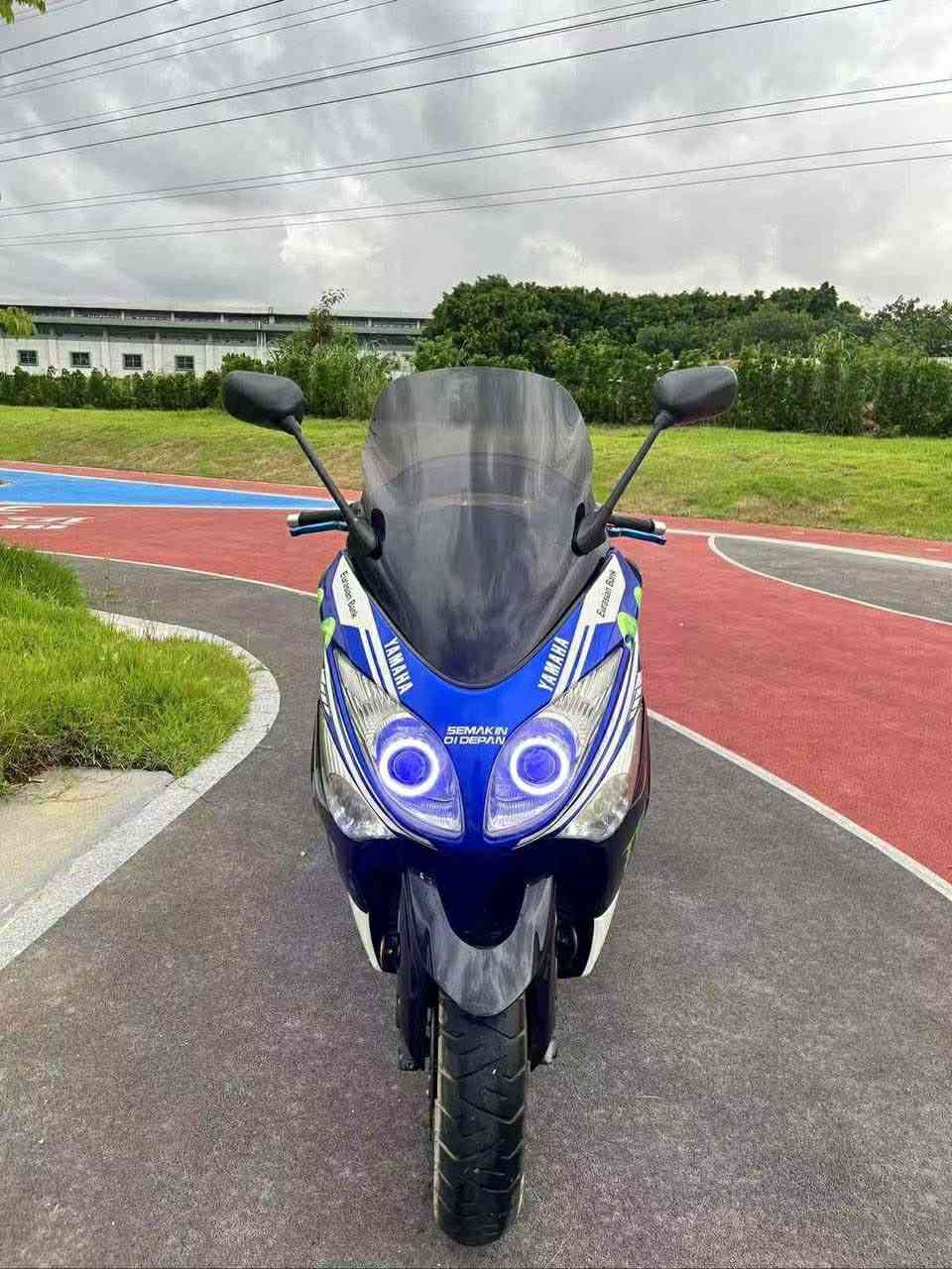 سلام عليكم تي ماكس 11 مزاد امريكي بس صارت ضربه بلكفر كفراتها جاي عمل من الخارج السعر 44 وبي مجال العنوان بغداد  متواجد فيس واتساب اتصال ***********
