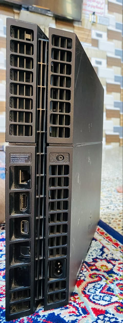 Ps4 fat معدل نظام ١٢.٥٢
لون طافي ليس لامع باب أول 
الجهاز جديد لا صوت ولا حماوة
ذاكرة واحد تيرا 
أثنين جوستك أصلي ليس تجاري 
جهاز جدا نظيف لوك ستيكر أحد الستيكرات طايح (كونه قديم) مامفتوح شلع
مع محتوياته
ألعابه:
Fifa26
Pes2007
Gta5
Pes21
Elden ring
Battellfeld1
Battelfeld5
Need for speed 
God of war ragnarok
The last of us
الحرب العالمية الثانية
مكاني بغداد الكمالية ***********
السعر: ٢٦٠ الف بيه مجال جدا بسيط
