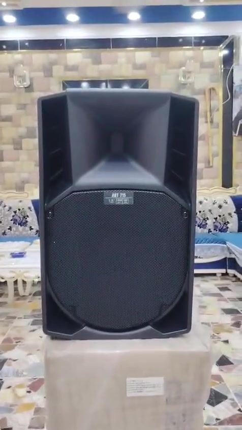 اللهم صل على محمد وآل محمد
RCF  715 سبيكر مو كهربائي
الواطي 600 واط حقيقي
نقاوه او صوت كلش عالي
لاستفسار *********** .
