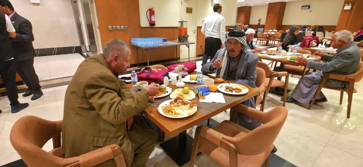 #التغطية_الصورية 

من فنادقنا المتميزة في المدينة المنورة 
 تقديم وجبة الغداء لمعتمرينا الاعزاء  

الرحلة القادمة 🔻🔻🔻🔻
                 تاريخ الانطلاق 
              2-2-2025

يرافق الرحلة 
المتعهد #الحاج حيدر جلال الكناني 

ويرافق الحملة ارشاد ديني مميز 

_ المرشد الديني السيد حميد الشرع 
_ المرشد الديني السيد كاظم الحسيني 
_المرشد الديني السيد رشيد الزاملي 
_المرشد الديني الشيخ احمد الساعدي 

للحجز على الرحلات القادمة 
الاتصال على الارقام التالية 

***********
*********** 
*********** 
*********** 
***********
