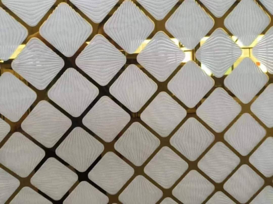 تركيب كافة انواع الزجاج... المشجر الأبيض والديكور والعاكس بانسب الأسعار وصبغ الشبابيك ما عليك الاتصال *********** وبيه واتساب
