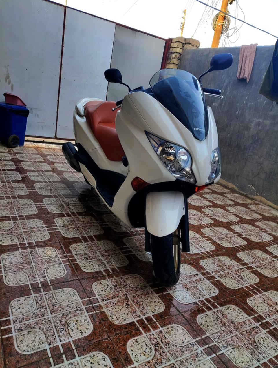 السلام عليكم
فورزة 0/10 اس سفن كفاله عامه 

4 كير 7 تحويلات 

نضام ABS مانع انزلاغ 

لايت كرستال 

ماشيا 30 حقيقي

مستعجل عل بيعته 
العنوان بغداد 

للاستفسار ***********
