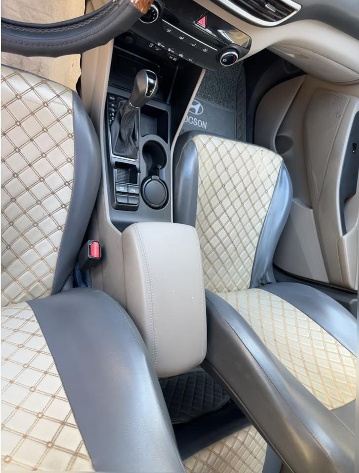 توسان خليجي ٢٠٢٠ وكالة الكاصد فول مواصفات عدى البانوراما 
ماشية 74000 حقيقي على ايدينا 
استلام شركة مكفولة بدون صبغ ولا تبديل ولا فتح ولا حالوب فقط ( بارد مقدار ٤ اصابع ) بذيل الباب الخلفي اثر فتحت باب ومعدل بي دي ار ما مبين نهائي(( بأسمي )) رقم بغداد الدولي الجديد مجدد سنوية لغاية ٢٠٣٠ وهزة جديدة //// 🟢السعر ٢١٠ وبي مجال 🟢
مكينة وكير مكفولة بدون فتح 
مكينة ٢٠٠٠ دوش خمس عدسات زنون ولايت دوار ولد نهاري امامي وخلفي
بصمة تشغيل وبصمة ابواب 
مري شفط واشارة بالمري وترحيب انارة بالبوب 
حساس امامي وخلفي 
كاميرا خلفي وكاميرا امامي تسجيل
كشنات كهرباء وداخل جلد وارضية مغلفة جلد 
سبير الشركة والكتلوكات على وضع الشركة
شحن واير  لس تلفون ومداخل يو اس بي
مود ادرايف /// وضعيات قيادة
مكاني بغداد الاعظمية ***********
