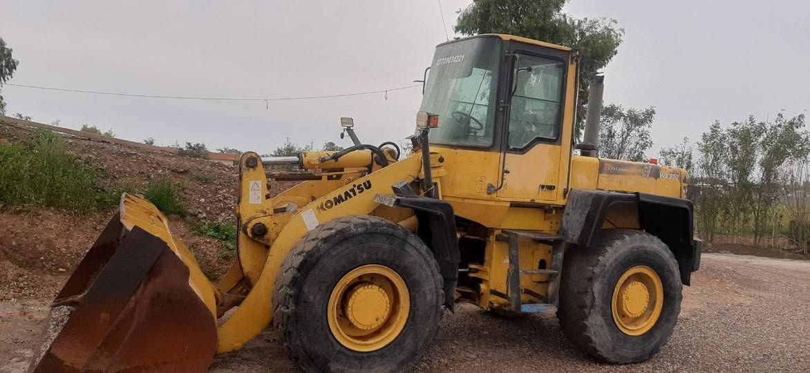 سلام علیکم  لبیع شوفل کوماسو مودیل2000 رقم وسەنەویە مەوجود
سعر مناسب***********
