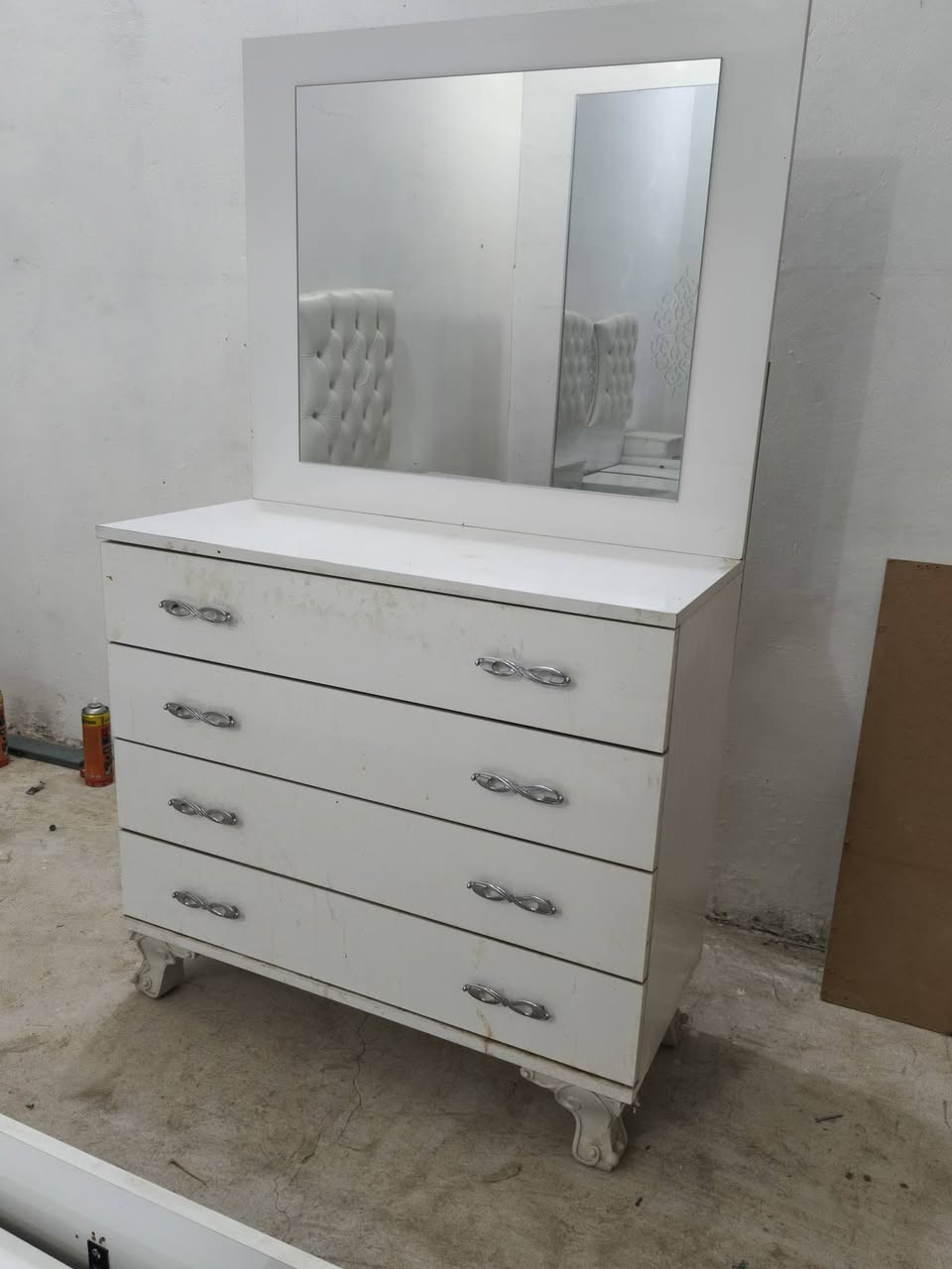 غرفة نوم تركي ٥ قطع بسعر مناسب  285 الف مستعمله نظيفه بدون اي عيب

***********
