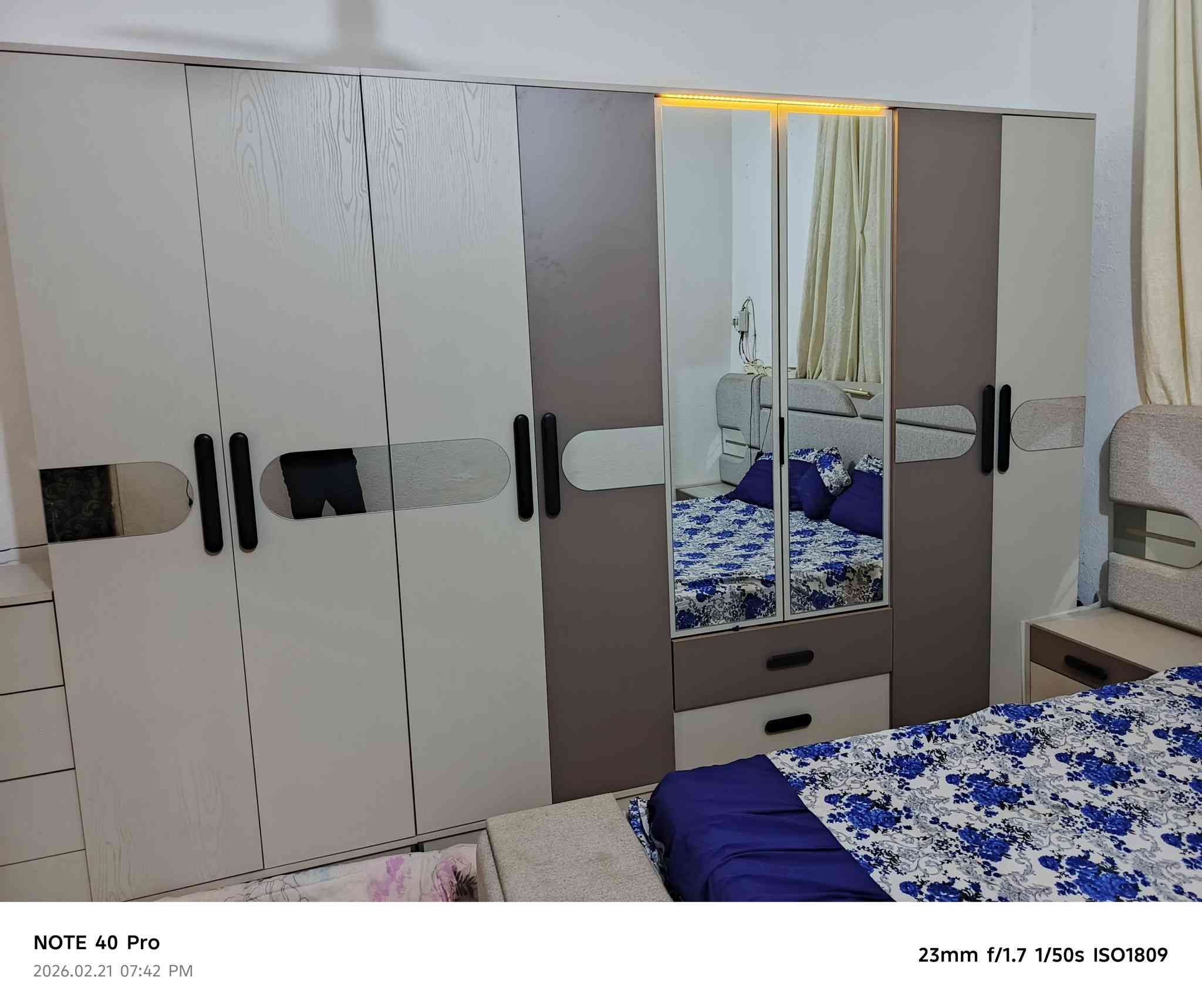 سلام عليكم غرفه ١١قطعه جديده كلش صار ٤اشهر من مشترينه للبيع مكاني ميسان حي النداء شراي يتصل *********** رقم بي واتساب
