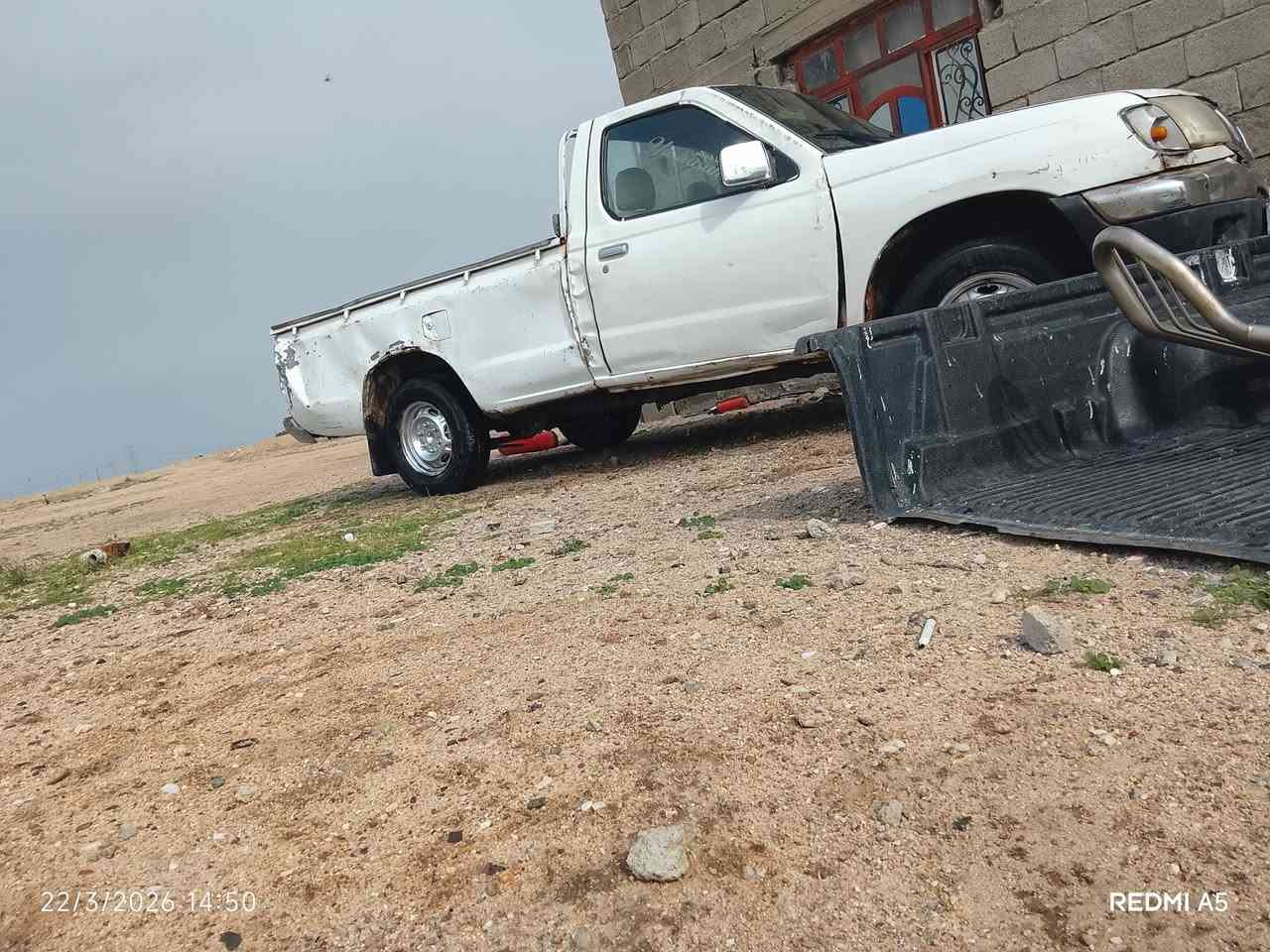 نيسان اللبيع موديل 2000 مكينه وكير  خير من الله سياره جهاز  ***********
