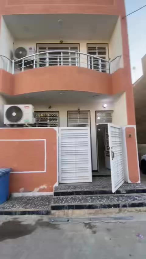 ‏سلام عليكم بيت مربع الأول شريدات 
‏الخفاجي ￼مساحتها 50 متر أسواق المنتظر والسعر خاص رقم الهاتف***********
