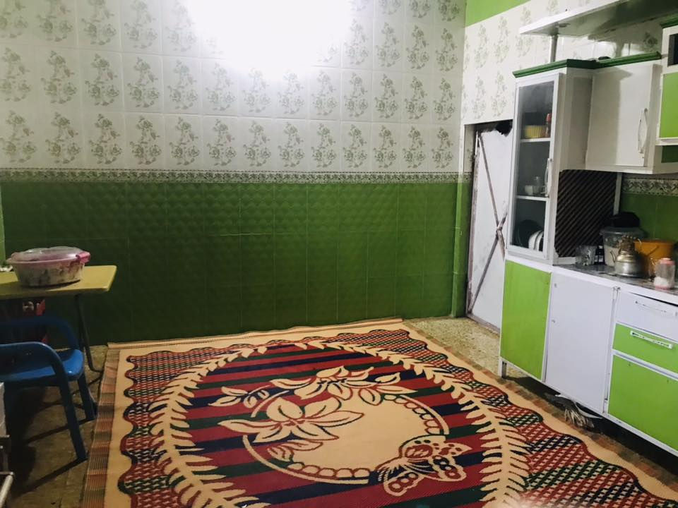 السلا عليكم بيت بحي الحكيم البيت مساحته ٢٩٥ متر ١٣ في ٢٣ نزال يتكون من طابق واحد غرفتين نوم خمسة ونص في اربع امتار ، استقبال سبعة ونص في اربعة وربع كراج يدخل فيه سيارتين ، البيت واقع بين شارع الميناء وشارع الحولي قريب على الحولي بمسافة ٣٠ متر زراعي عقد ٢٥ باسمنا السعر ٦٤ بي مجال بسيط تفاصيل أخرى الاتصال على رقم الهاتف ***********
