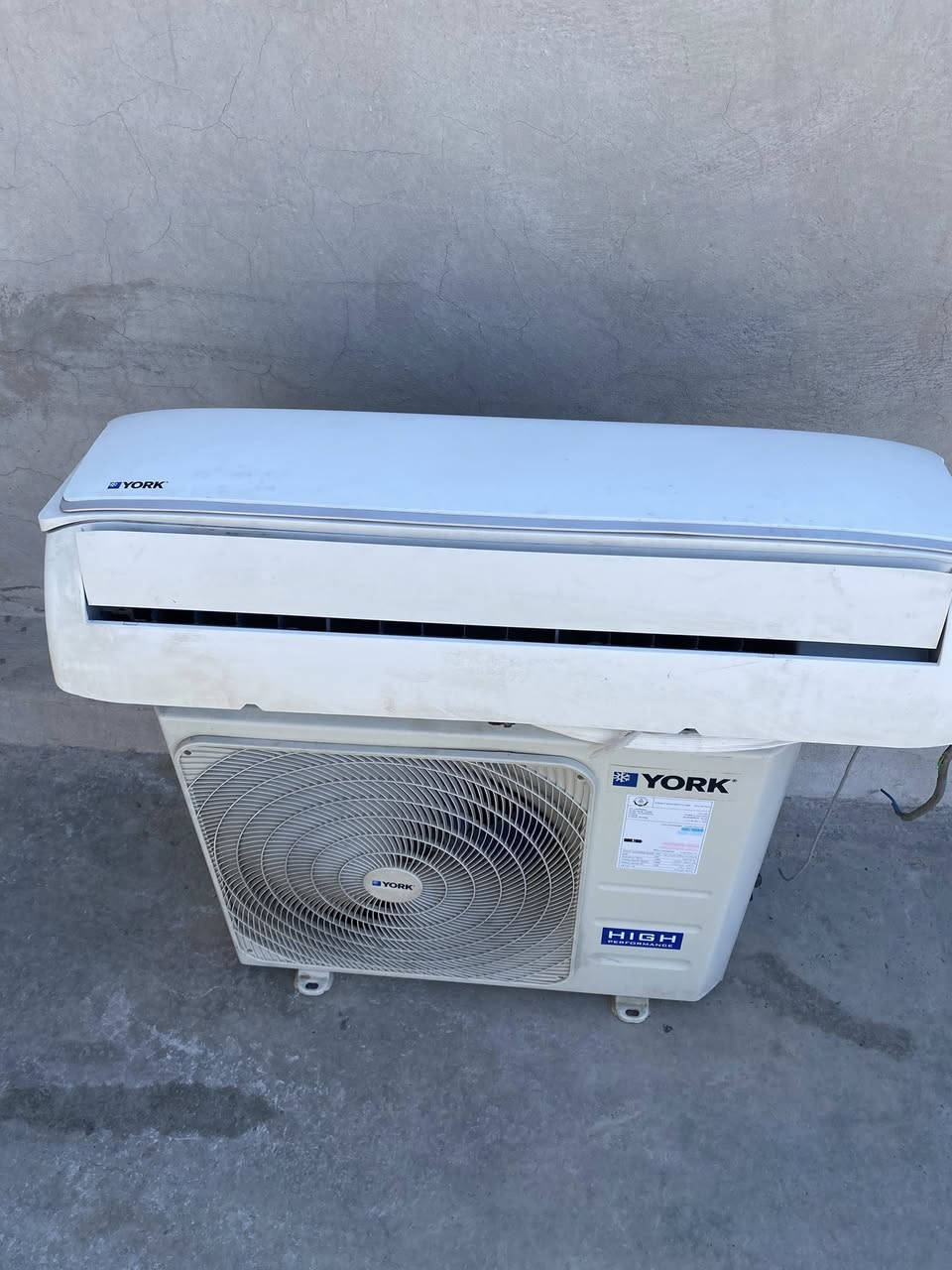 السلام عليكم
للبيع سبلت
نوع يورك 
حجم 2 طن 
السعر 375 الف 
***********
