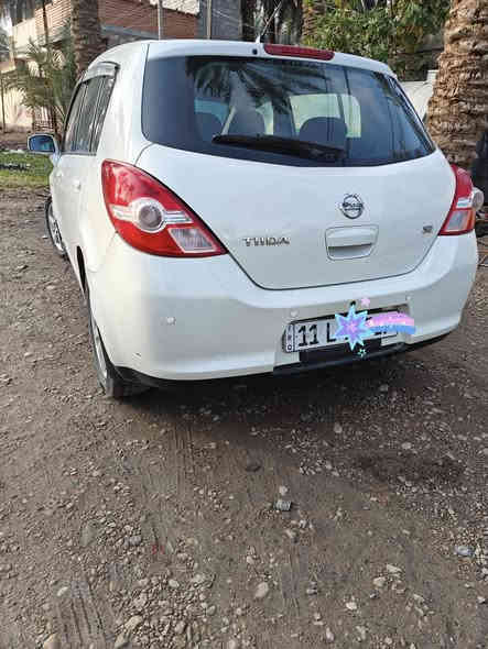 نيسان تيدا 2009 رقم انكليزي بيها 
تبديل باب السايق و جامرلغ جهة السايق
بيع او مراوس بفيرسا 2010
السعر 75
للاستفسار الاتصال على 

***********
