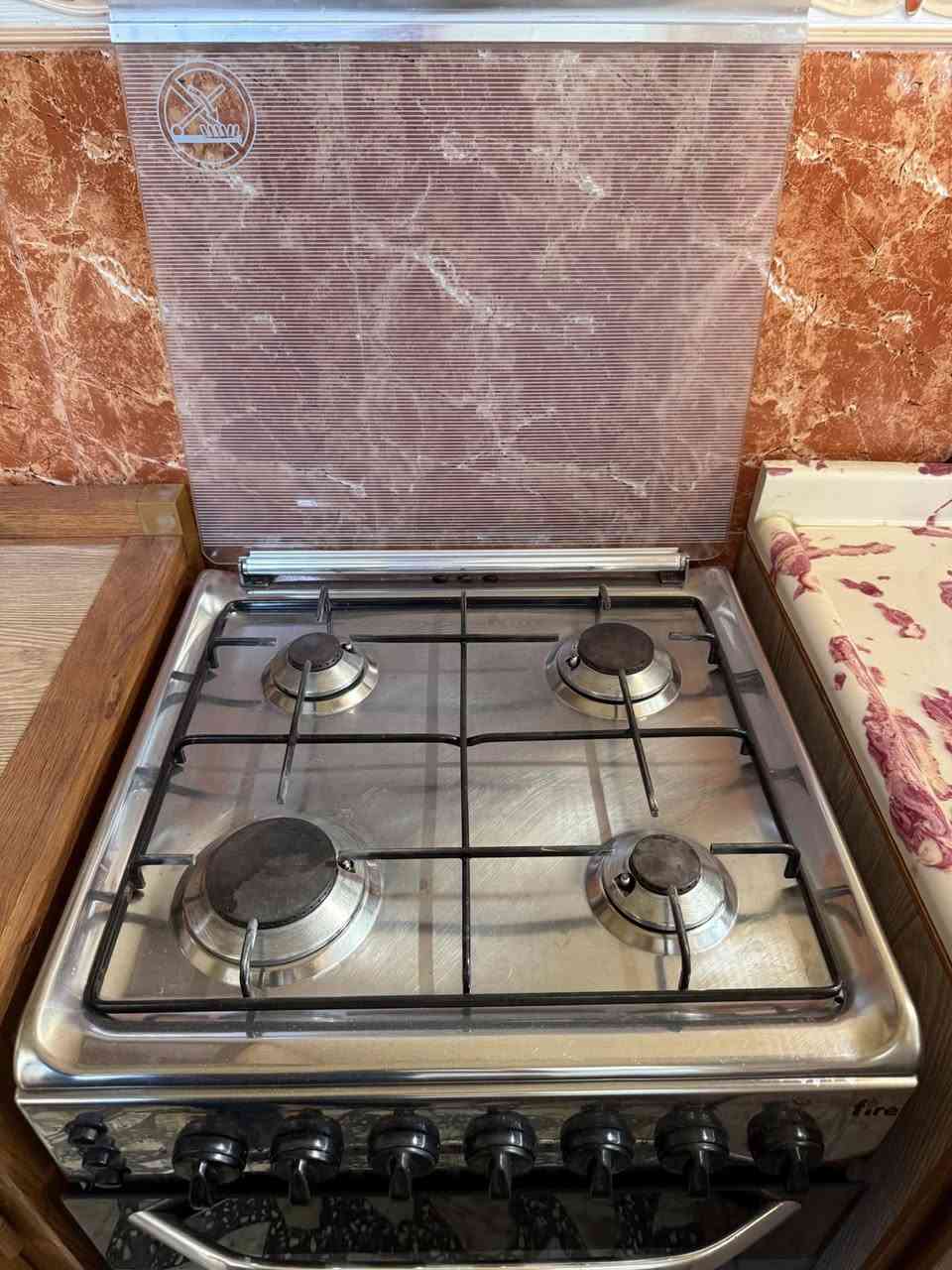 السلام عليكم 
للبيع طباخ ٤ عيون مستخدم نظيف كلش 
بدون اي ضرر كما موضح في الصورة 
للاستفسار الاتصال على الرقم 
***********
