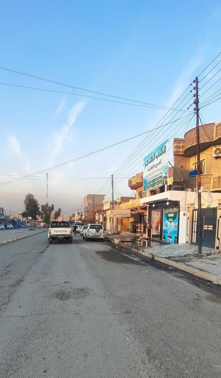 أرض تجارية للبيع ملك صرف طابو 200 متر 
الموقع بداية السماح ب حي عدن شارع التنانير قرب صيدلية اليمامة 
وجهة 10 
العمق20 
الاستفسار انتصل عل أرقام 
***********
***********
مكتب قصر الريان حي عدن شارع التنانير قريب عل صيدلية اليمامة
