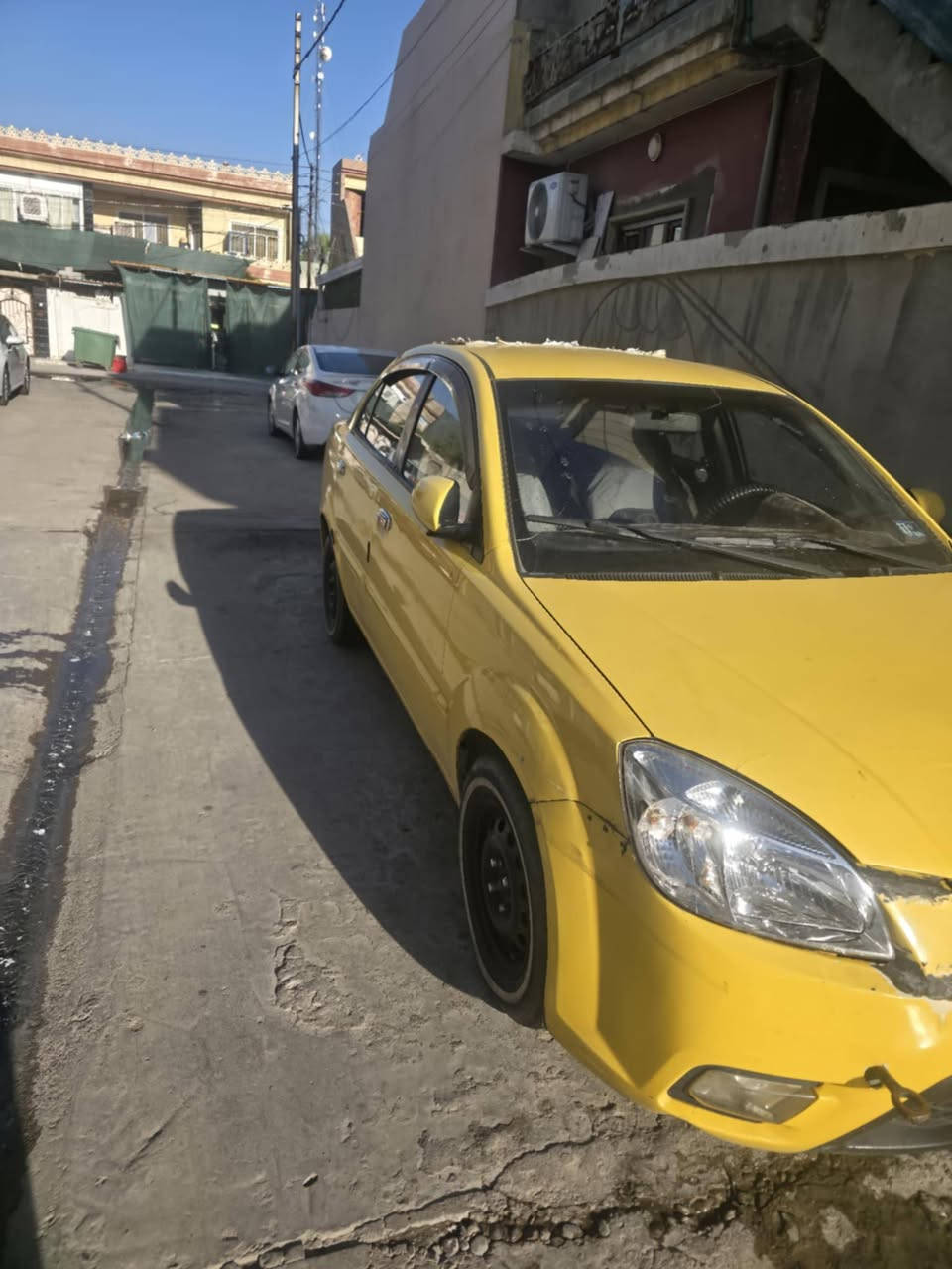 كيا ريو للبيع
محرك 16 بسمي 
هيئه وغرمات صفر 
كاربون بنزين 
موديل 12
السياره بدون ضرر بس تلقيطات مال صبغ 
***********
