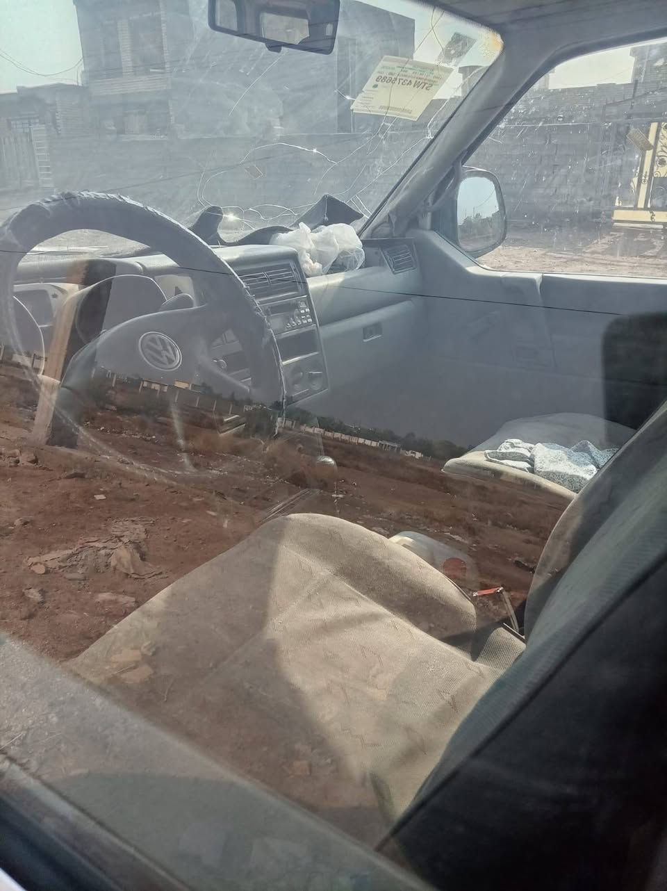 سيارة كولف باص موديل ٢٠٠١ بسمي رقم بغداد كشرهة جيد يرادلهة ترتيب كشنهة الخلفي موجود ونضيف محرك بي تبخير مستحق والي يسال عن غراضهة موجودة عند حجي ليث خلف تانكي ماء باب الشرقي السعر ٢٢ اوبيهة مجال العنوان بغداد الاوسمة والانواط
***********
