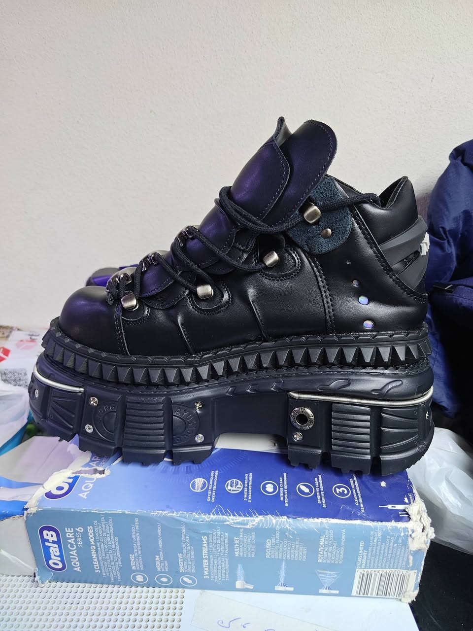 هذا الحذاء من ماركة AYUSTONG بتصميم "Punk/Gothic


**إذا كنت صاحب هذا الإعلان وتريد حذفه لأي سبب، رجاءا أرسل رسالة إلى الدعم الفني**