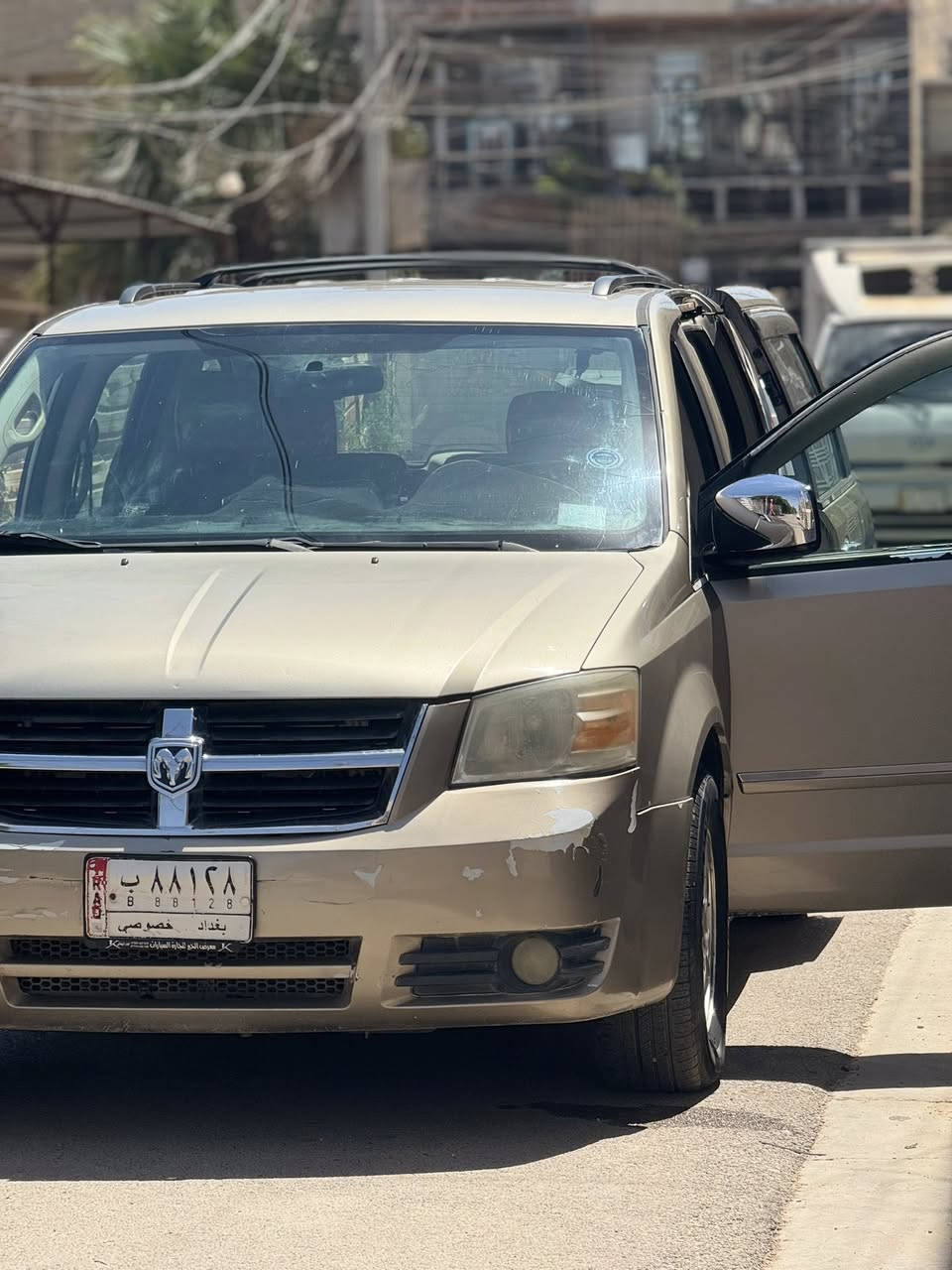 السلام عليكم من رخصت لادمن 

سيارة دوج كرفان محرك 3800 .. 
موديل 2008 
جام كهرباء 
تبريد ٣ قطع 
الباب سيلايت 
كشنات بلع الوسط دورار 
تشغيل عن بعد 

شاشه كبيره 
فرس بل سقف 
حادثها ( جاملغ الخلفي اثر شخوط ومصبوغ  كما موضح بل سنونار اما الدعاميه لاماميه شخوط بسيطه 

اما كير ومحرك تبريد كفاله عامه. 

الملاحظه سنويه منتهيه  حتى تحويل كبل باسمه او حسب لاتفاق 

رقم التلفون : ***********

السعر : ١١ وبيها مجال حك الجيه
