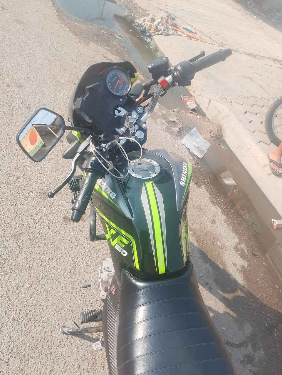 السلام عليكم ، مكلفه بنشر
دراجه شاينك للبيع
مواصفات/ مكينه 150ss مكينه جديده ما مفتوحه سبانه ما محطوطه عليها دراجه كلها بلاديه وياها صندوك مال دليفري وغراضها كلها كامله للاستفسار واتساب/ ***********
